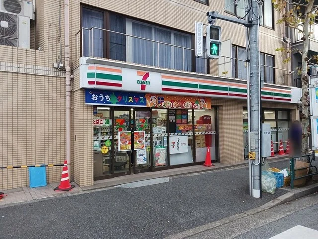 セブンイレブン文京関口１丁目店まで62m