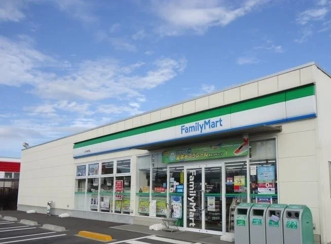 ファミリーマート神門店まで1100m