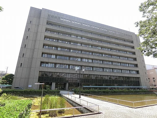 津市役所まで1100m