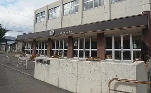 朝里小学校まで1900m