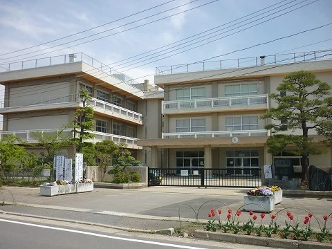 大成小学校まで900m