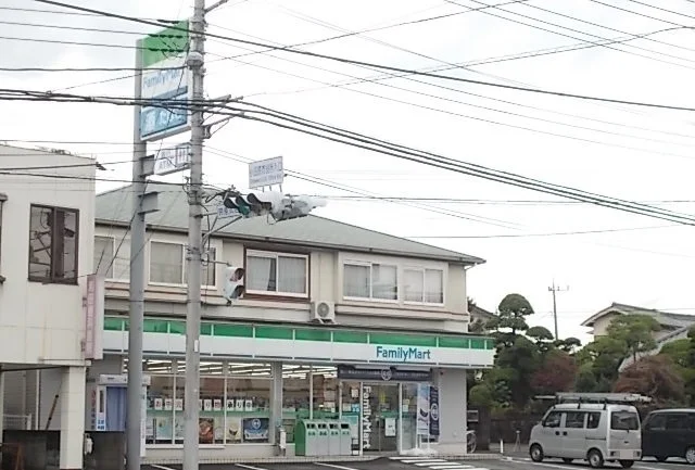 ファミリーマートおかべ荻窪店まで350m