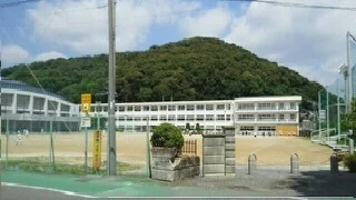 御津南部中学校まで1090m