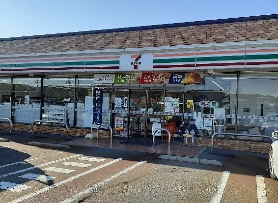 セブンイレブン呉羽本町店まで550m