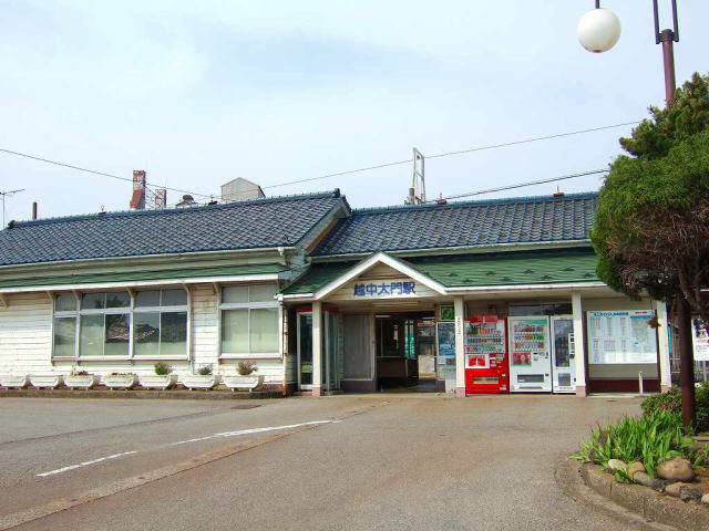 越中大門駅まで2200m