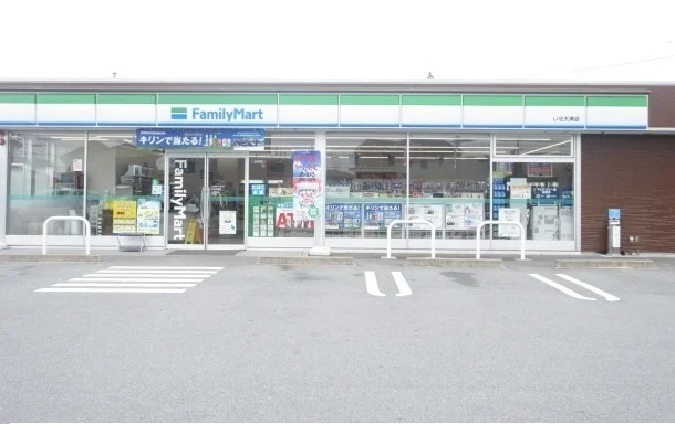ファミリーマートいせ大湊店まで2000m