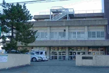 港中学校まで2400m