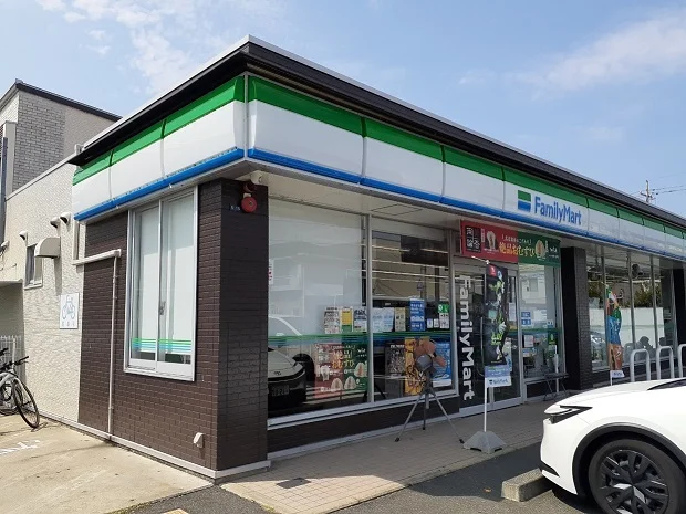 ファミリーマートさんまで260m