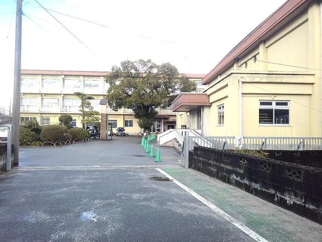 岡山小学校まで600m