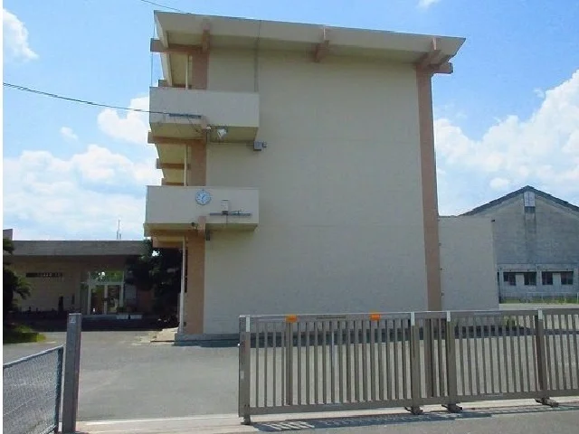 千代田西部小学校まで2300m