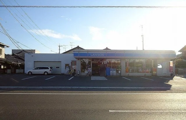 ローソン弓ヶ浜店まで900m