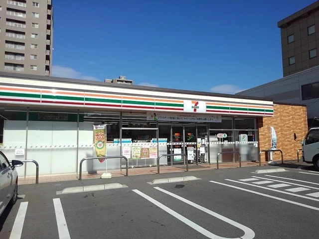 セブンイレブン坂出駅南店まで800m