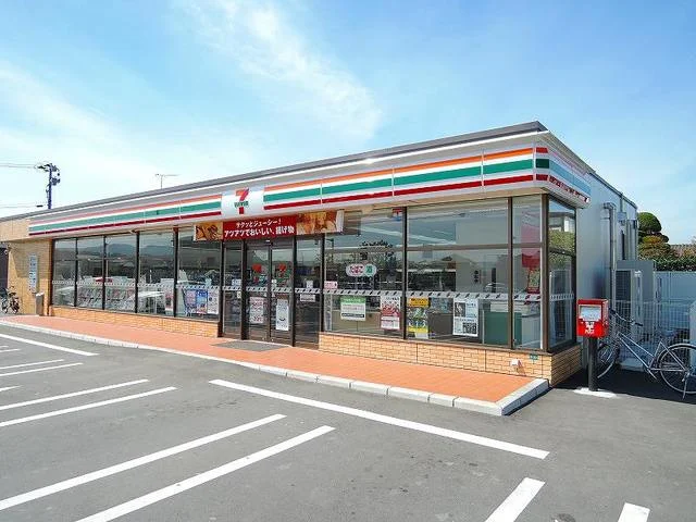 セブンイレブンまで700m