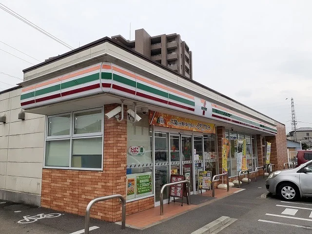 セブンイレブンまで290m