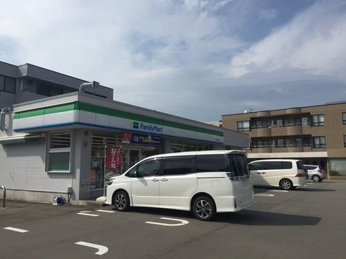ファミリーマート二の宮４丁目店まで400m