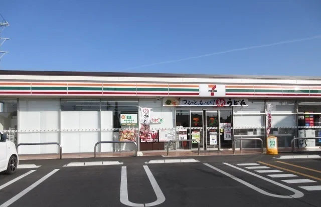 セブンイレブン松阪川井町店まで1300m