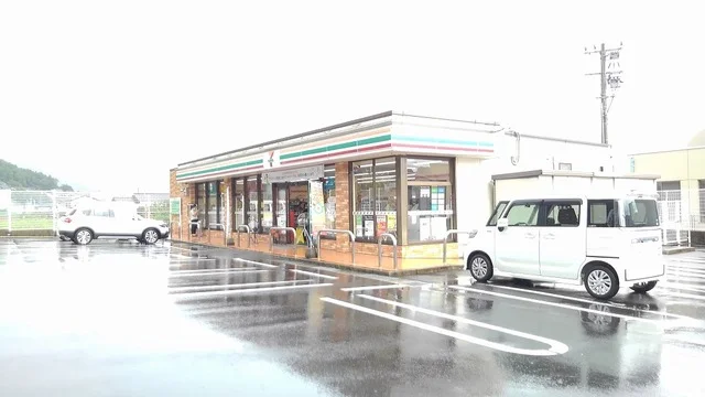 セブンイレブンまで1300m