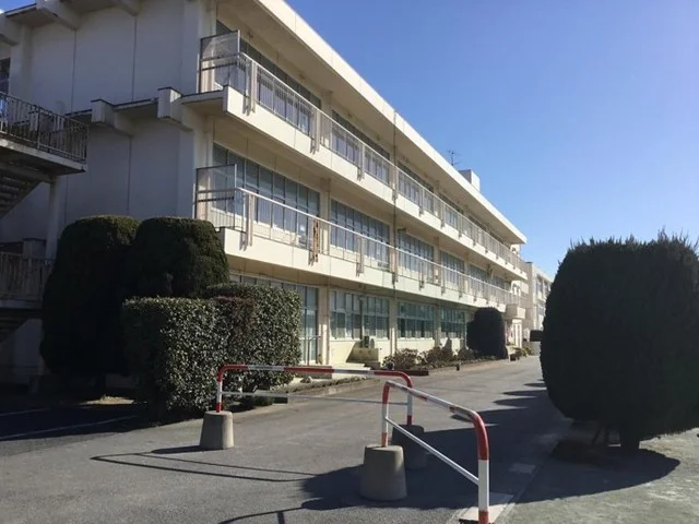 幡羅小学校まで200m