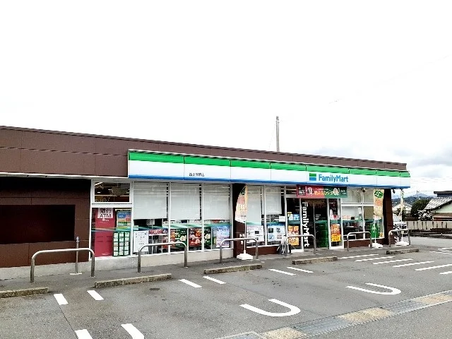 ファミリーマート　富士厚原店まで750m