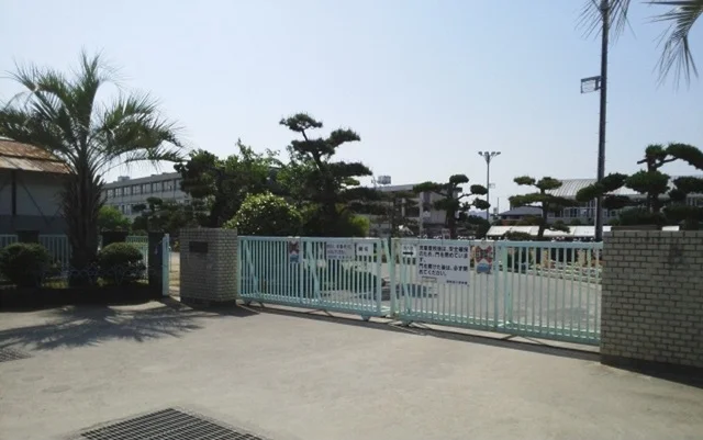 倉敷市立西阿知小学校まで1000m