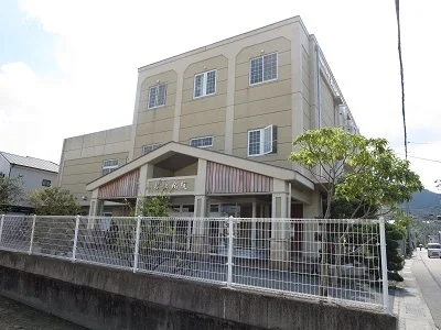 松永病院さんまで1100m