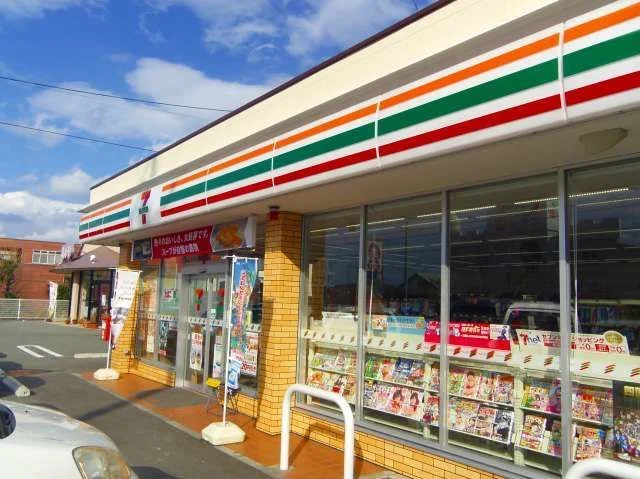 セブンイレブンさんまで1300m