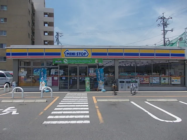 ミニストップ津栗真町屋店まで650m