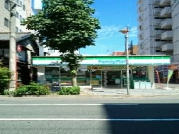 ファミリーマートまで90m