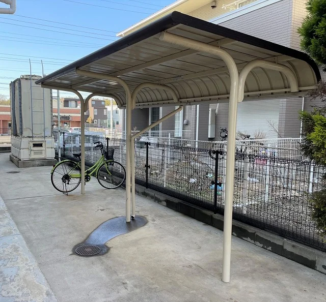 屋根付き駐輪場完備
