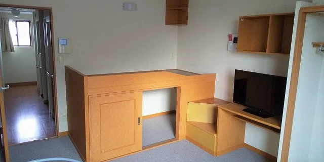 ベッド下収納クローゼットなど収納たっぷり