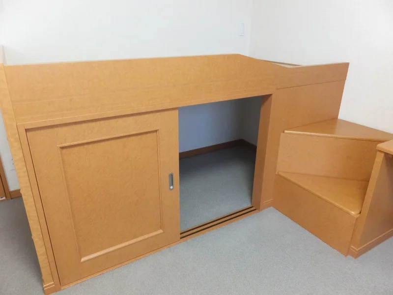 ベット下大型収納付き