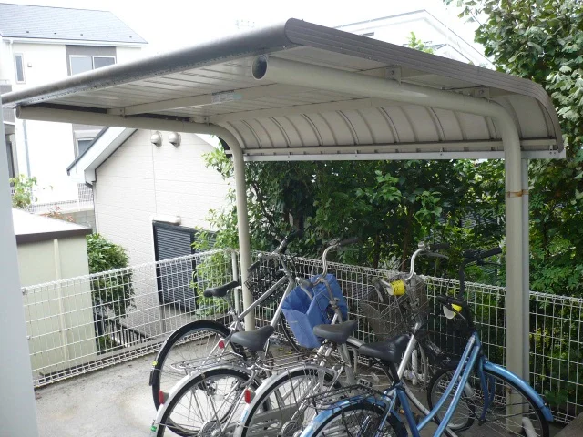 屋根付き駐輪場です。