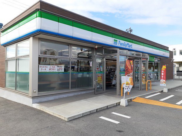 ファミリーマートまで450m