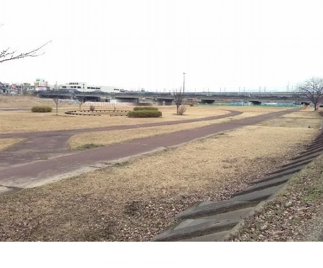 御山緑地運動公園まで600m
