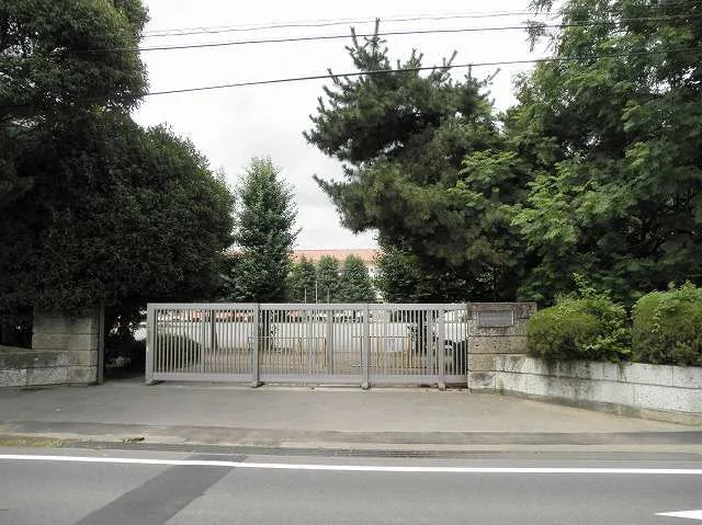 薮塚小学校まで1100m