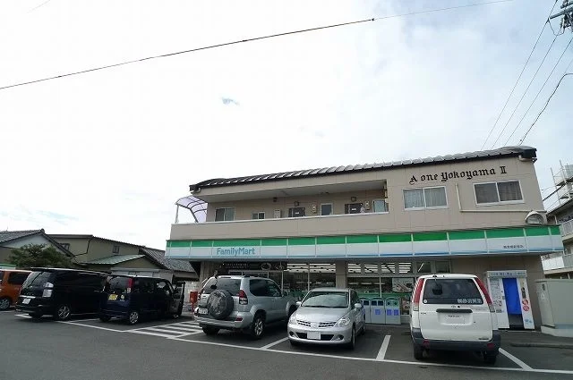 ファミリーマート　柳新屋店まで290m