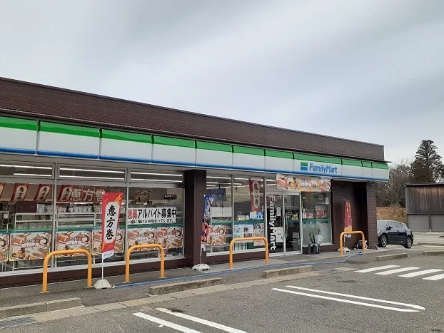 ファミリーマート加賀片山津店まで1800m