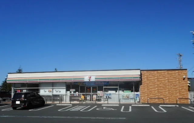 セブンイレブンまで700m