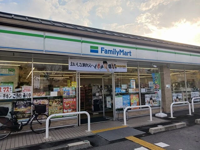 ファミリーマート北山栗栖町店まで260m