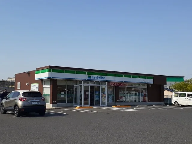ファミリーマート岡山郡店まで650m