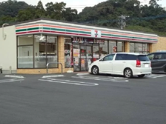 セブンイレブンまで900m