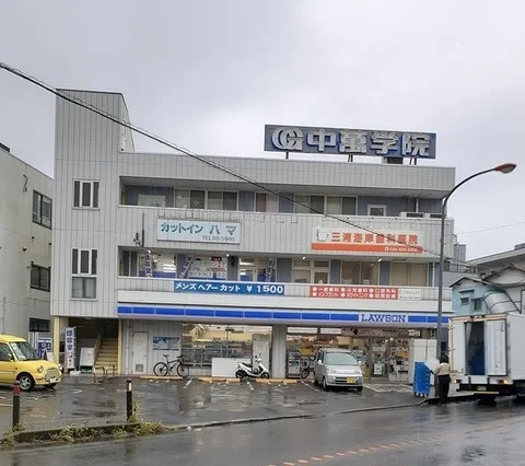 ローソン三浦海岸駅前店まで547m