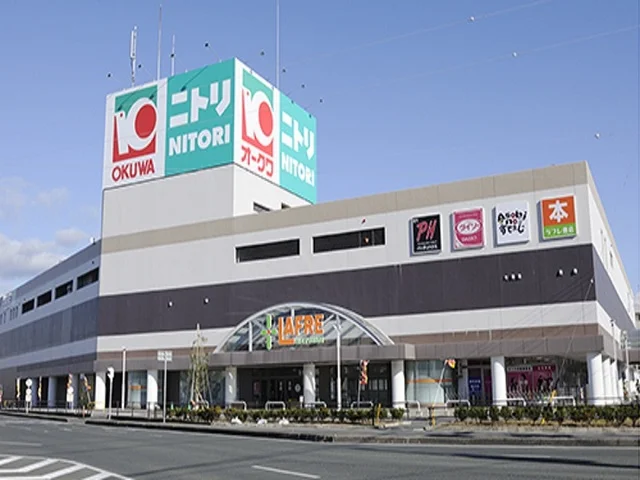 ラフレ初生店まで1400m