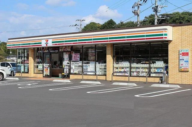 セブンイレブンまで700m