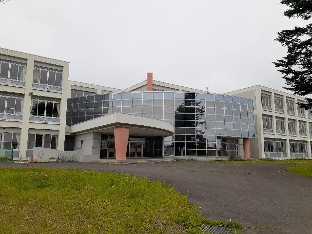 白翔中学校まで1300m