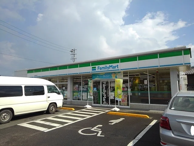 ファミリーマート坂出府中店まで1200m