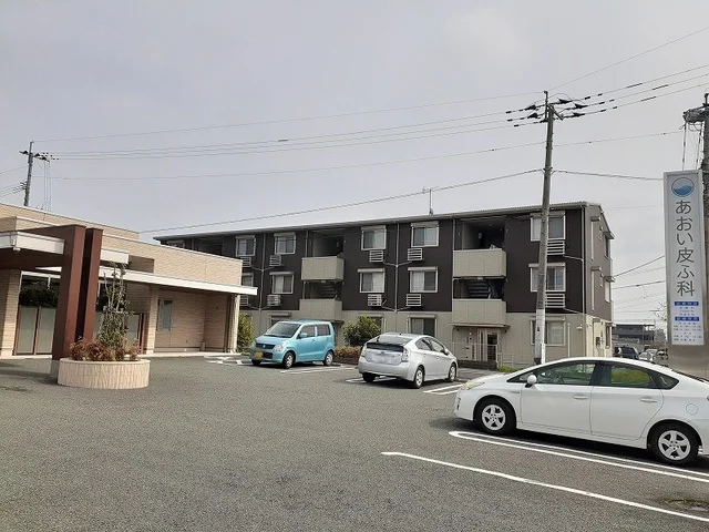 あおい皮ふ科まで500m