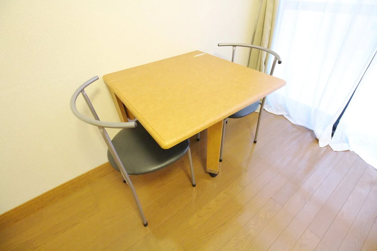 テーブルを折りたためば、更にお部屋を広く使えます♪