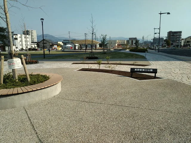 長野駅東口公園まで600m