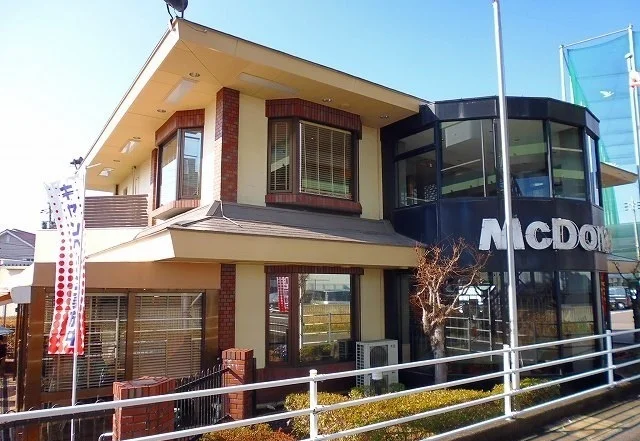 マクドナルドまで1300m